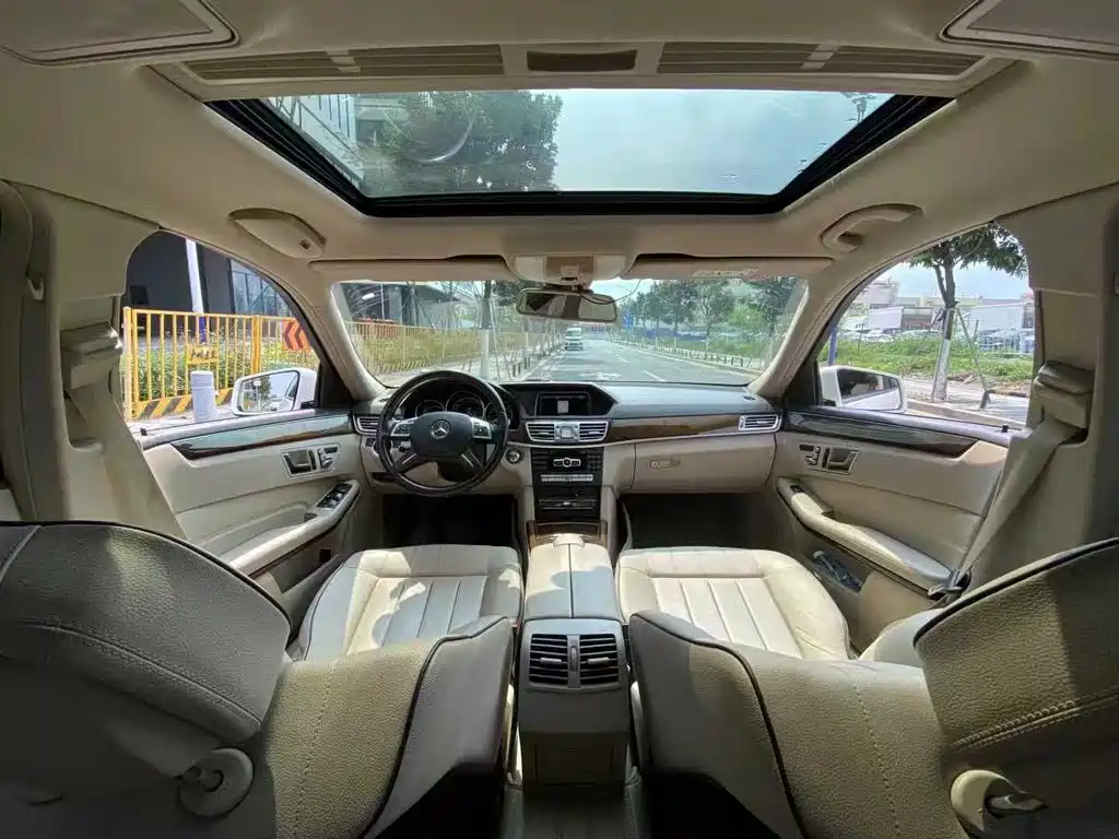 صورة 8 - Mercedes-Benz E-Class