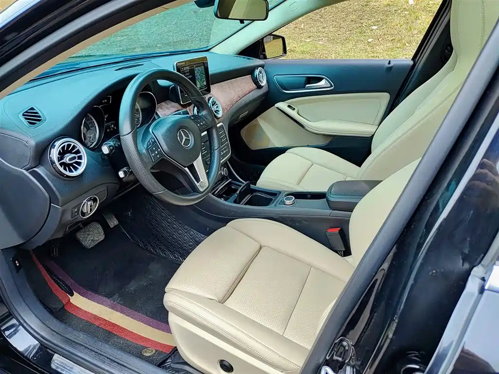 Mercedes-Benz GLA 2016 GLA 200 Dynamic фото 7