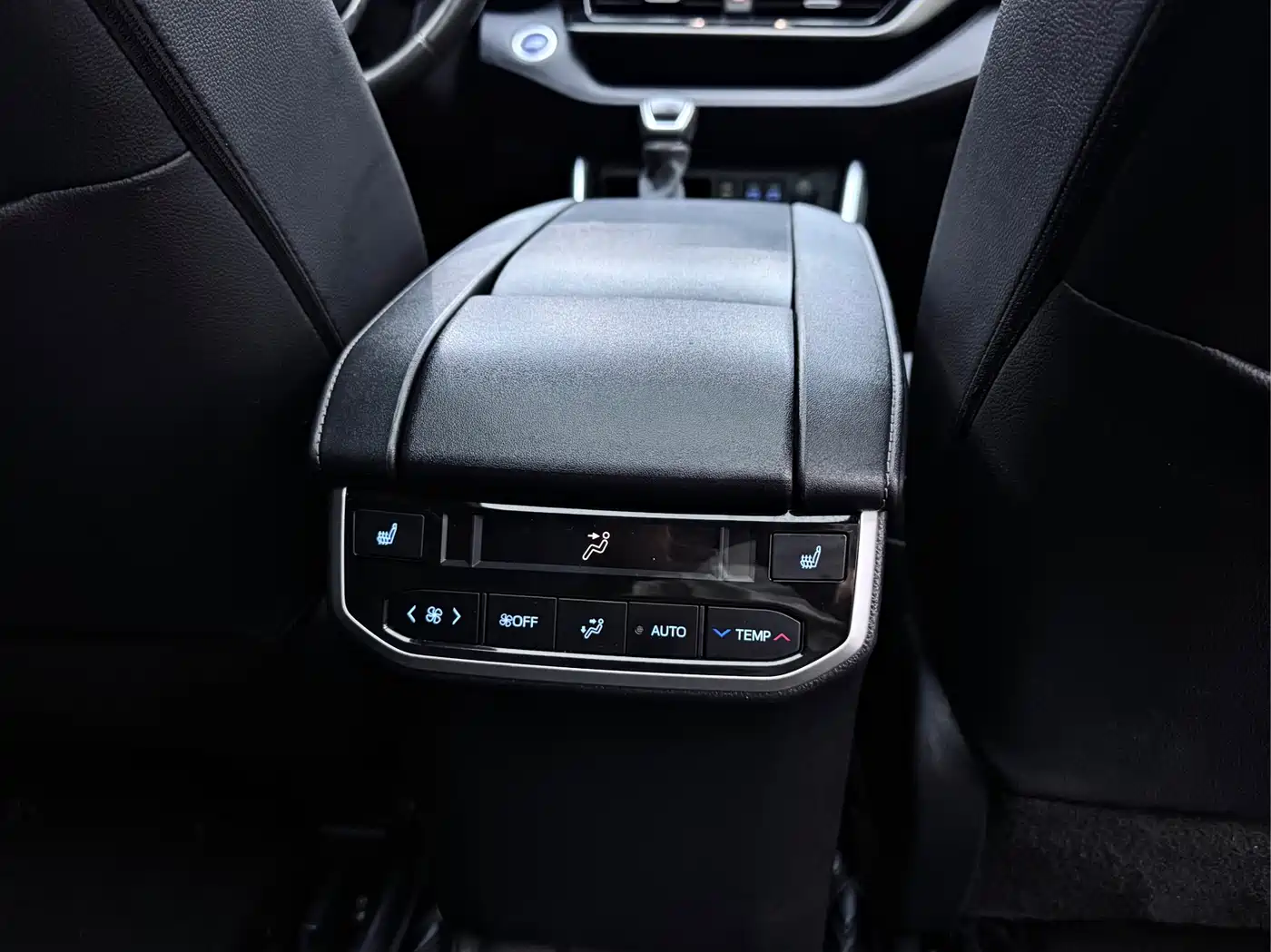 Toyota Highlander 2022 Dual Engine 2.5L 4WD Supreme Edition 7-Seater фото 15