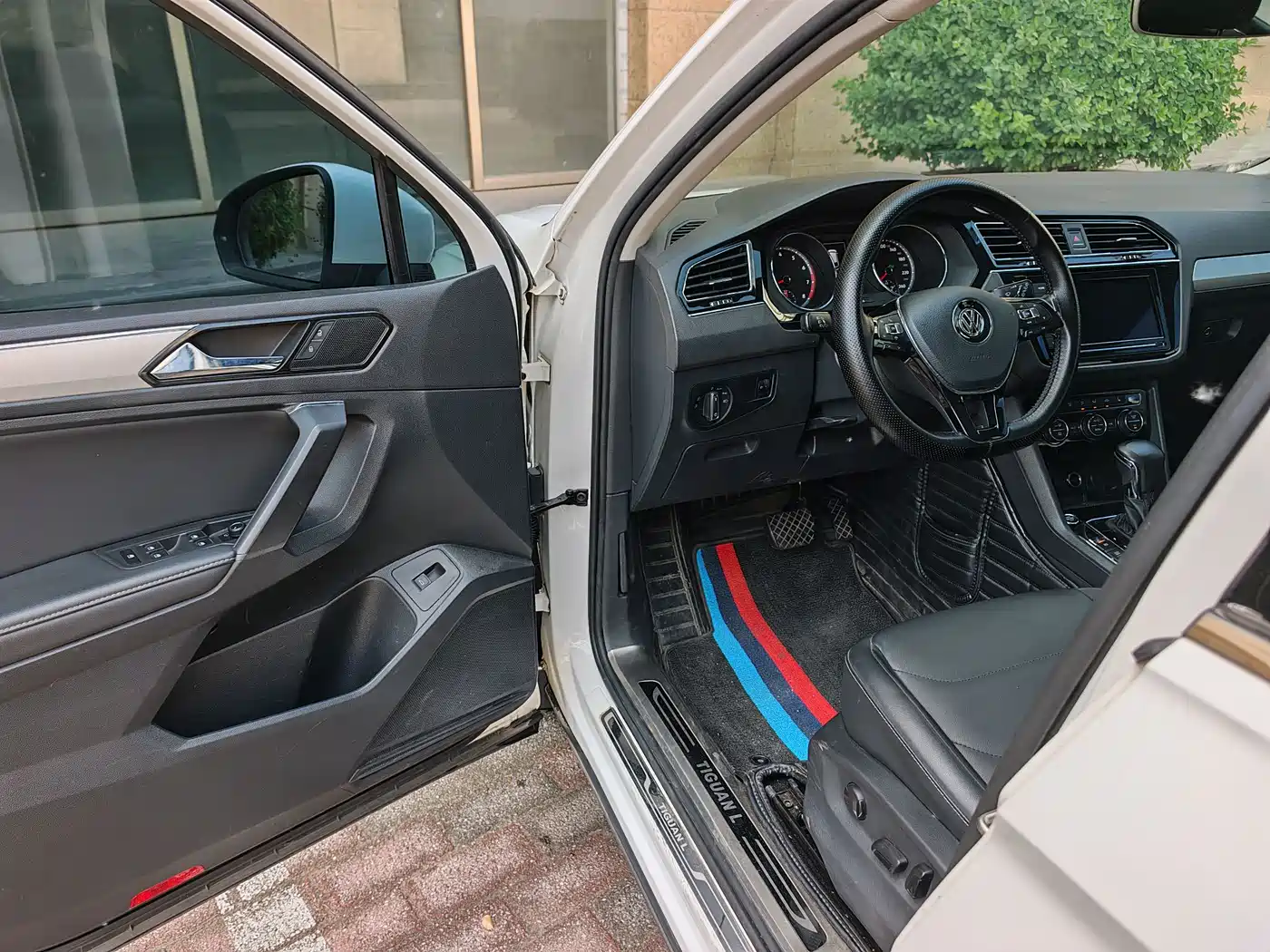 Volkswagen Tiguan L 2019 330TSI Automatic 2WD Smart Luxury Edition China VI фото 7