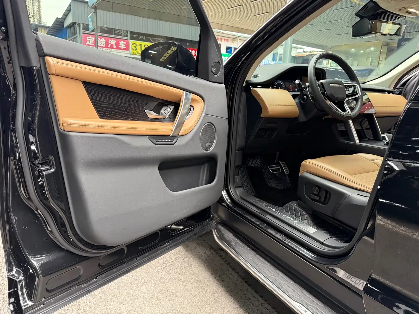 Land Rover Discovery Sport 2024 Luxury Custom Edition фото 11