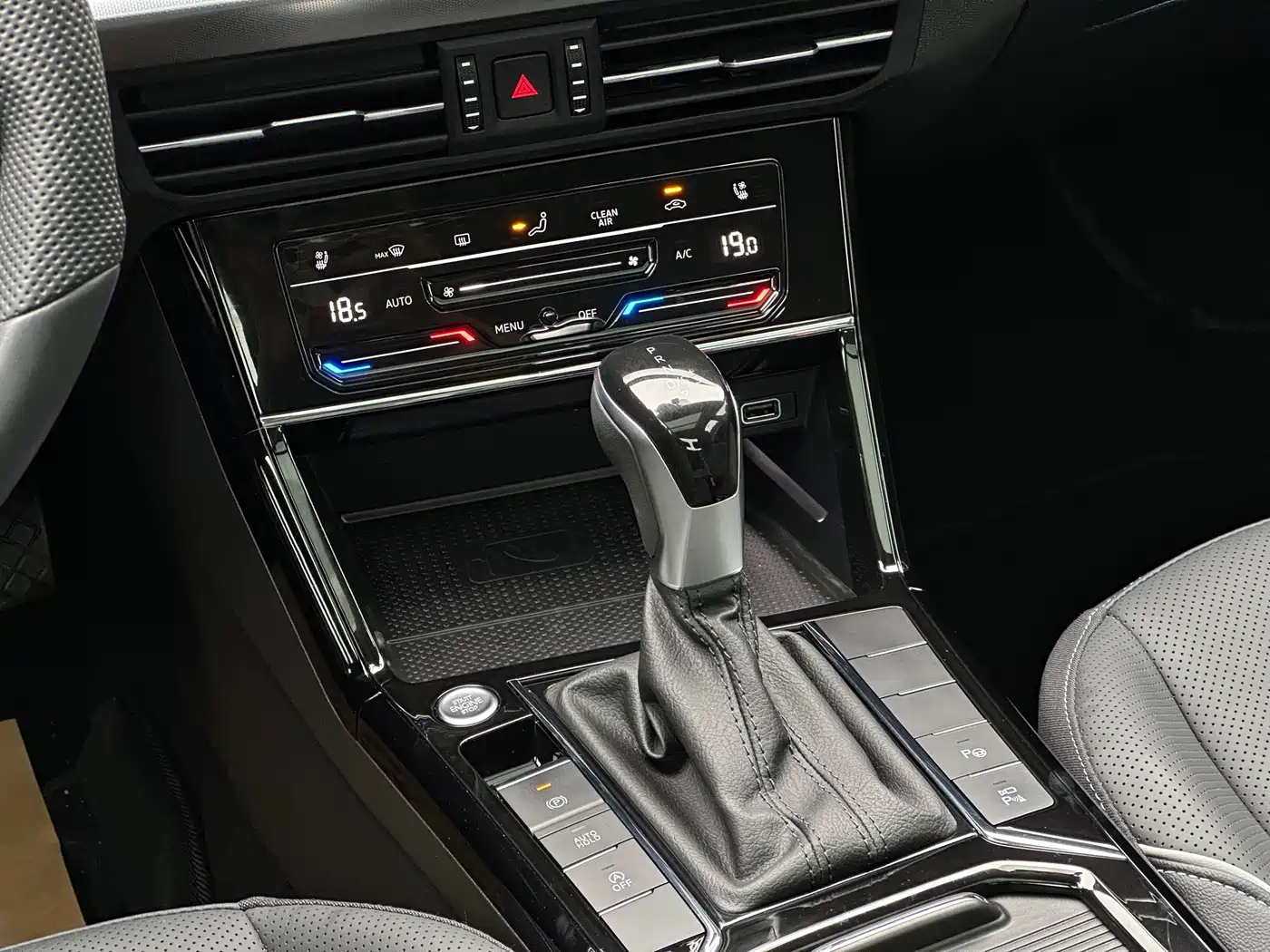 Volkswagen Passat 2024 380TSI Dragon Glory Edition фото 20