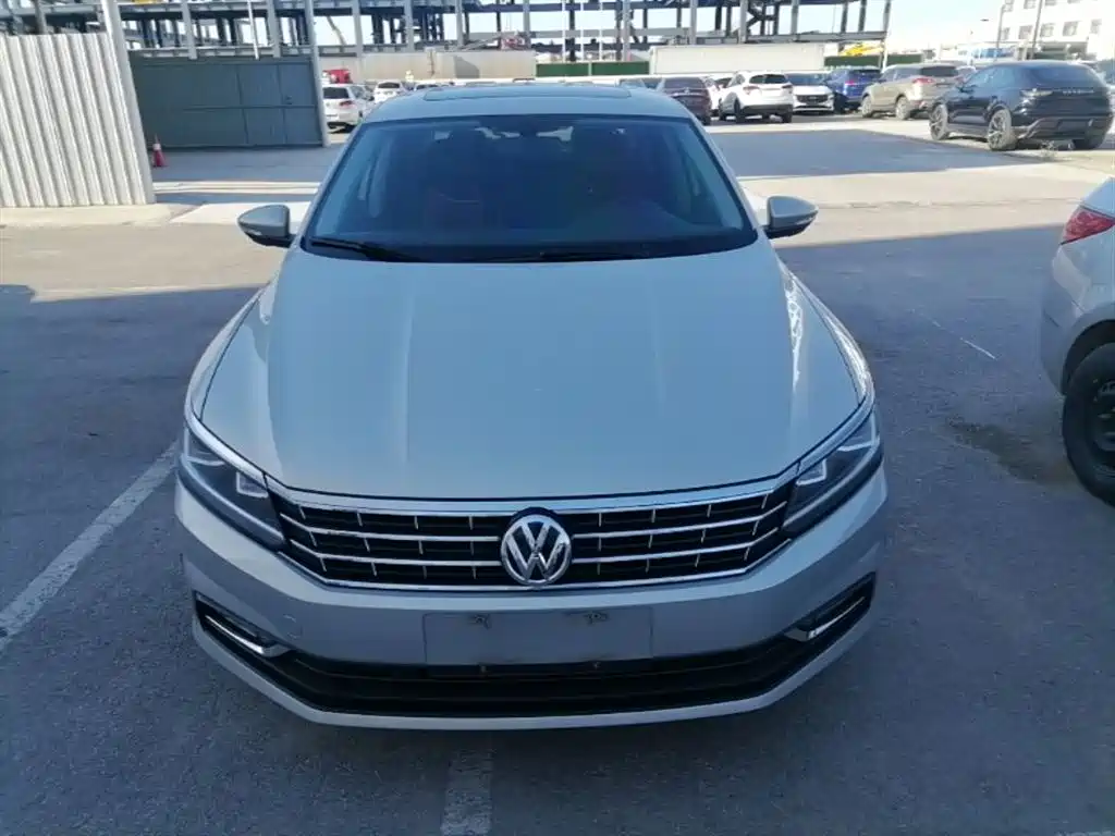 Volkswagen Passat 2017 330TSI DSG Prestige фото 5
