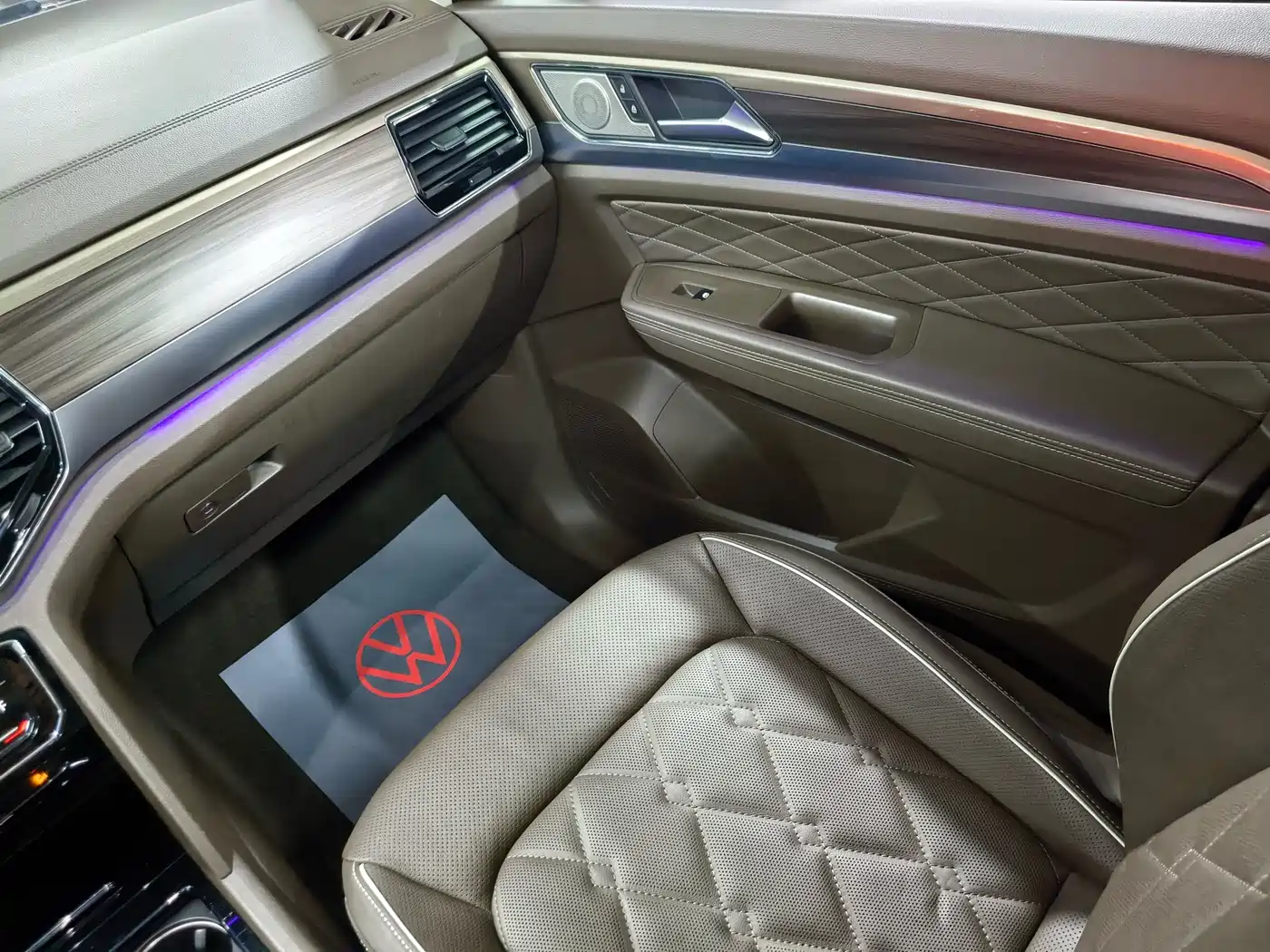 Volkswagen Viloran 2020 380TSI Premium фото 23