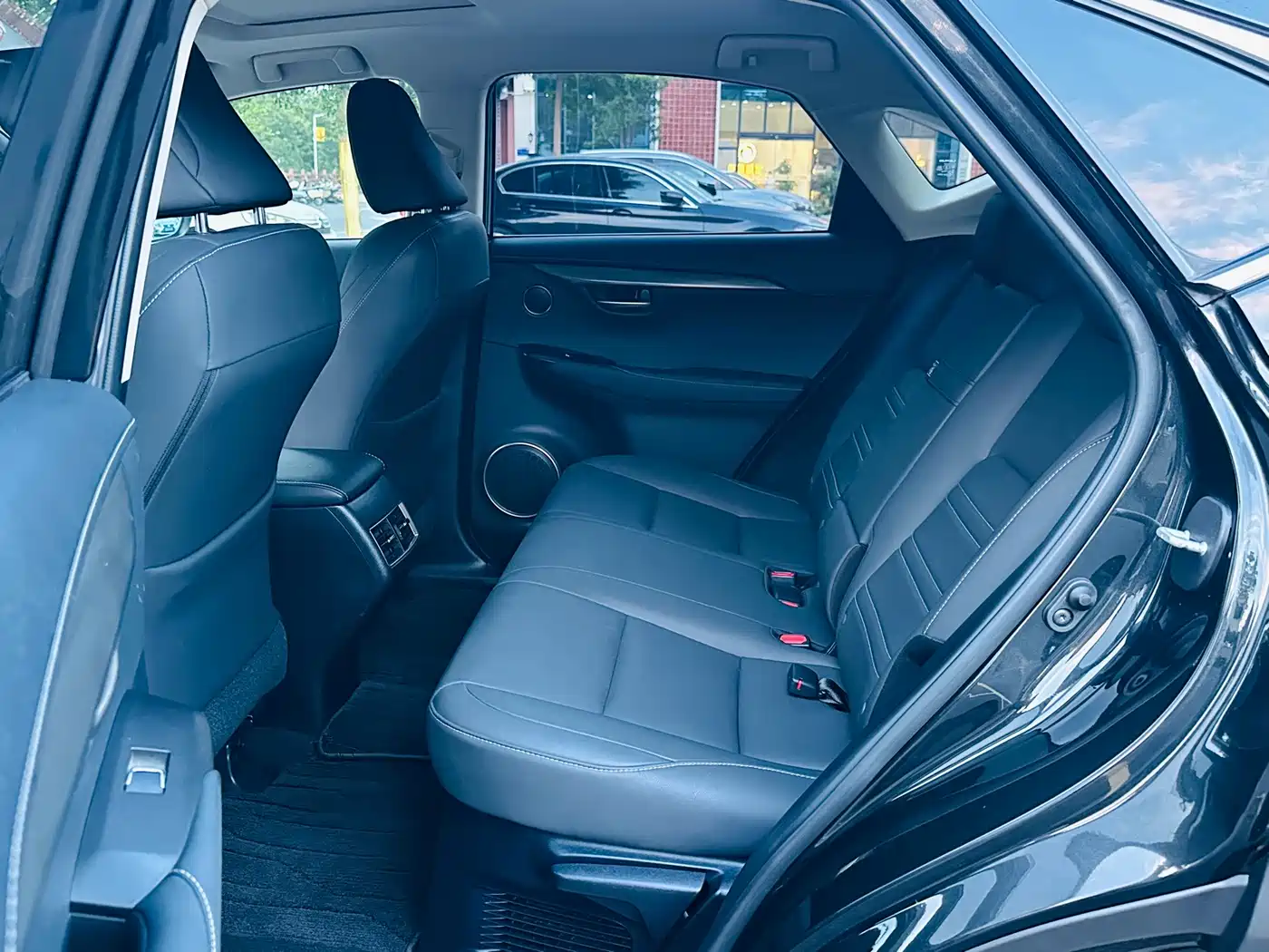 Photo 4 - Lexus NX