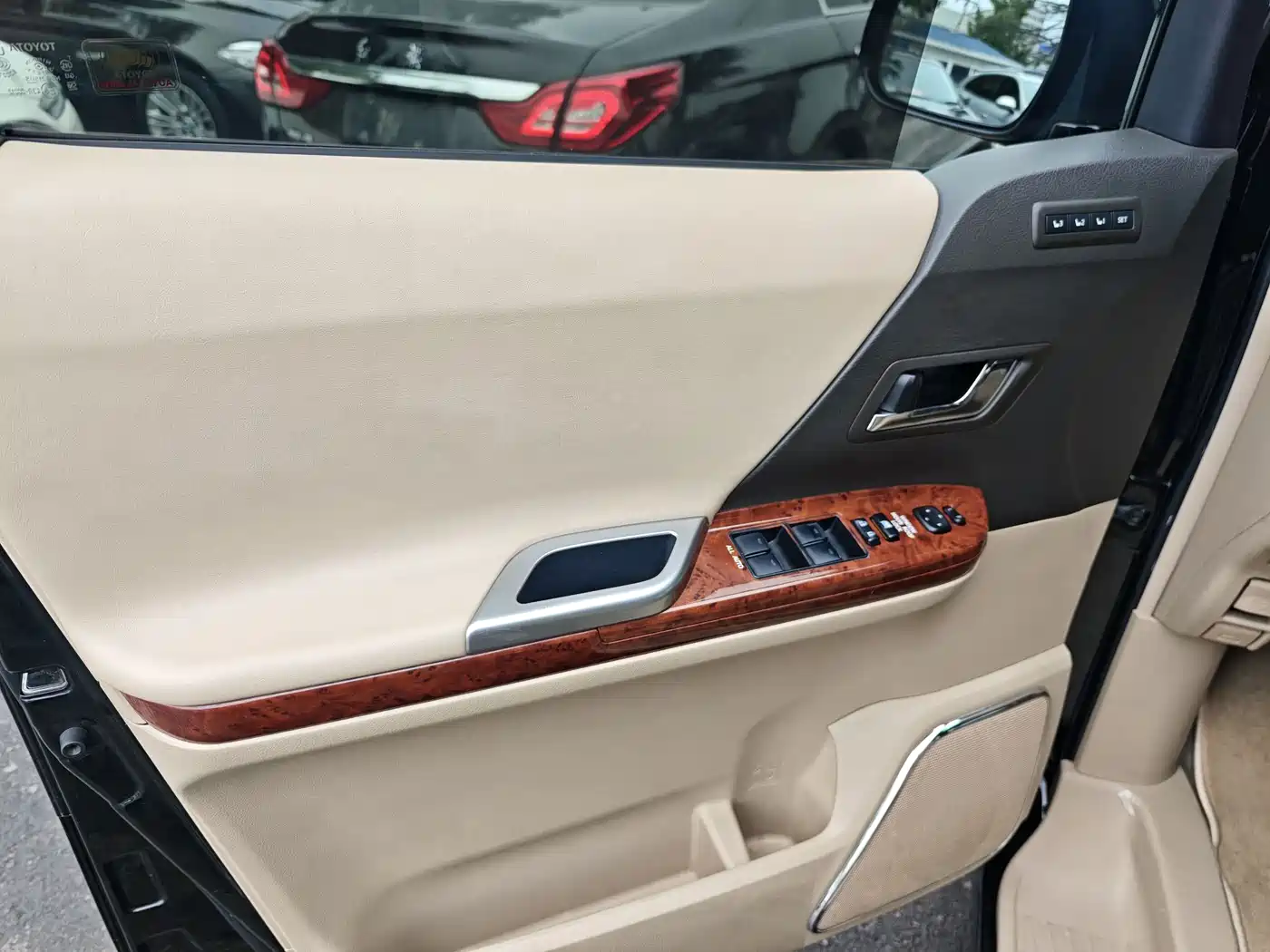 Toyota Alphard 2011 3.5L Luxury Edition фото 12
