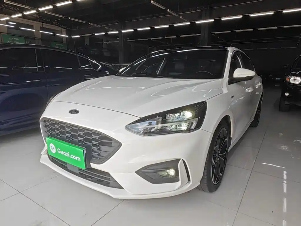 Фото 2 - Ford Focus