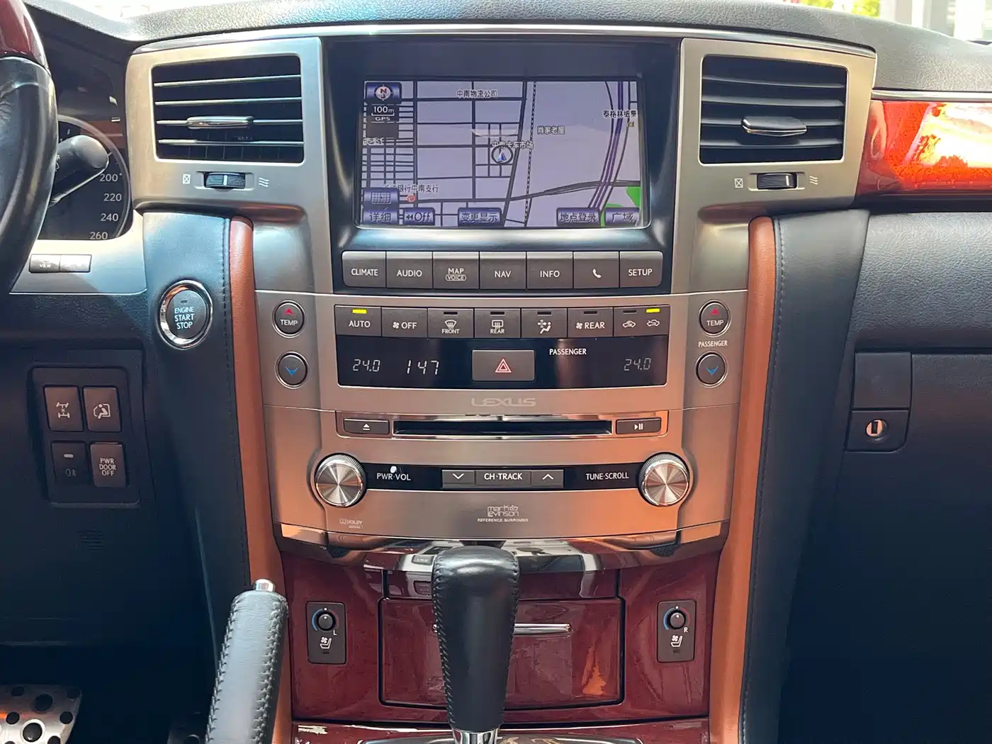 Lexus LX фото 12