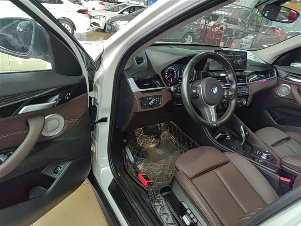 BMW X1 2022 sDrive25Li Leading фото 16