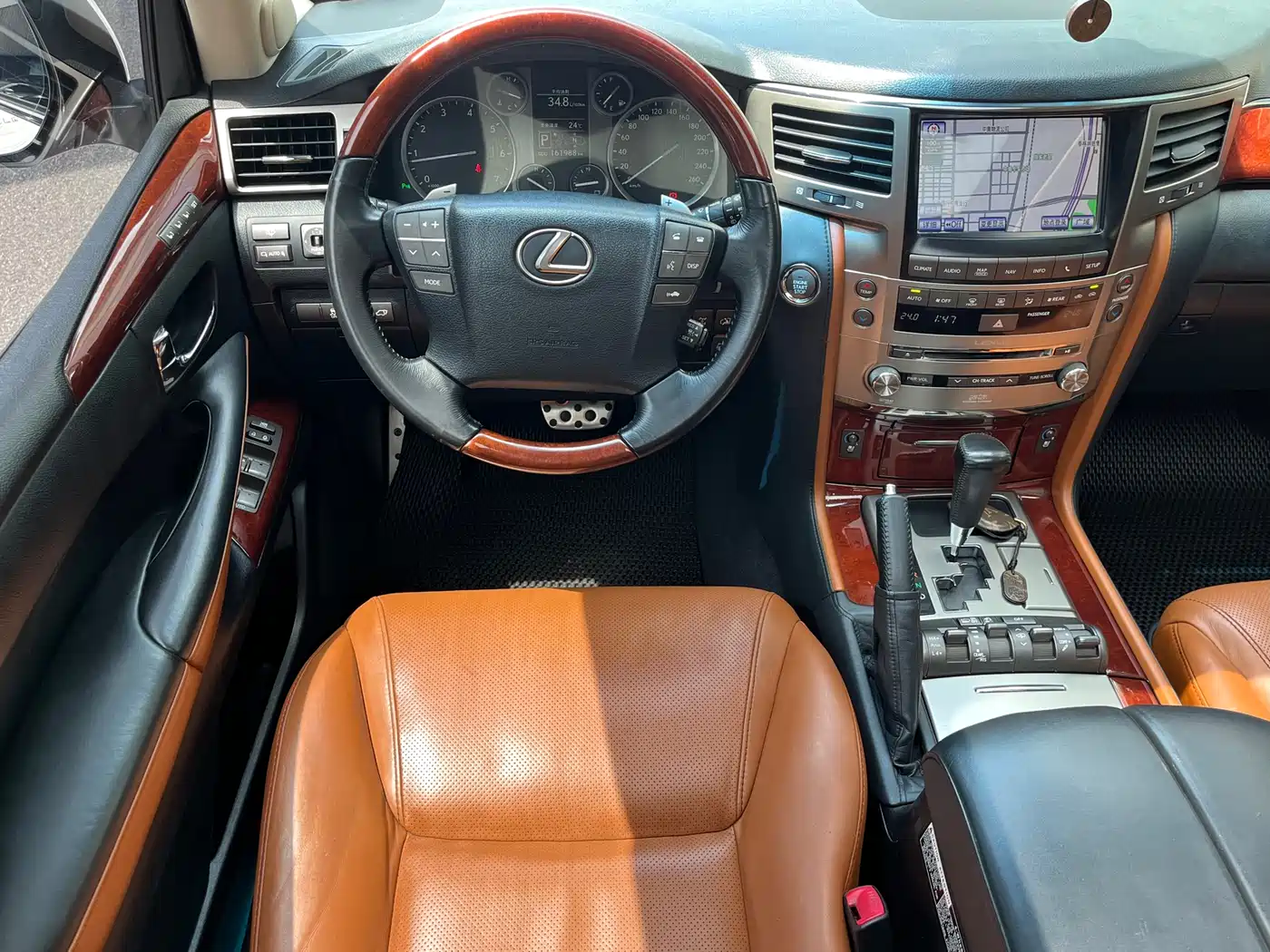 Lexus LX фото 9