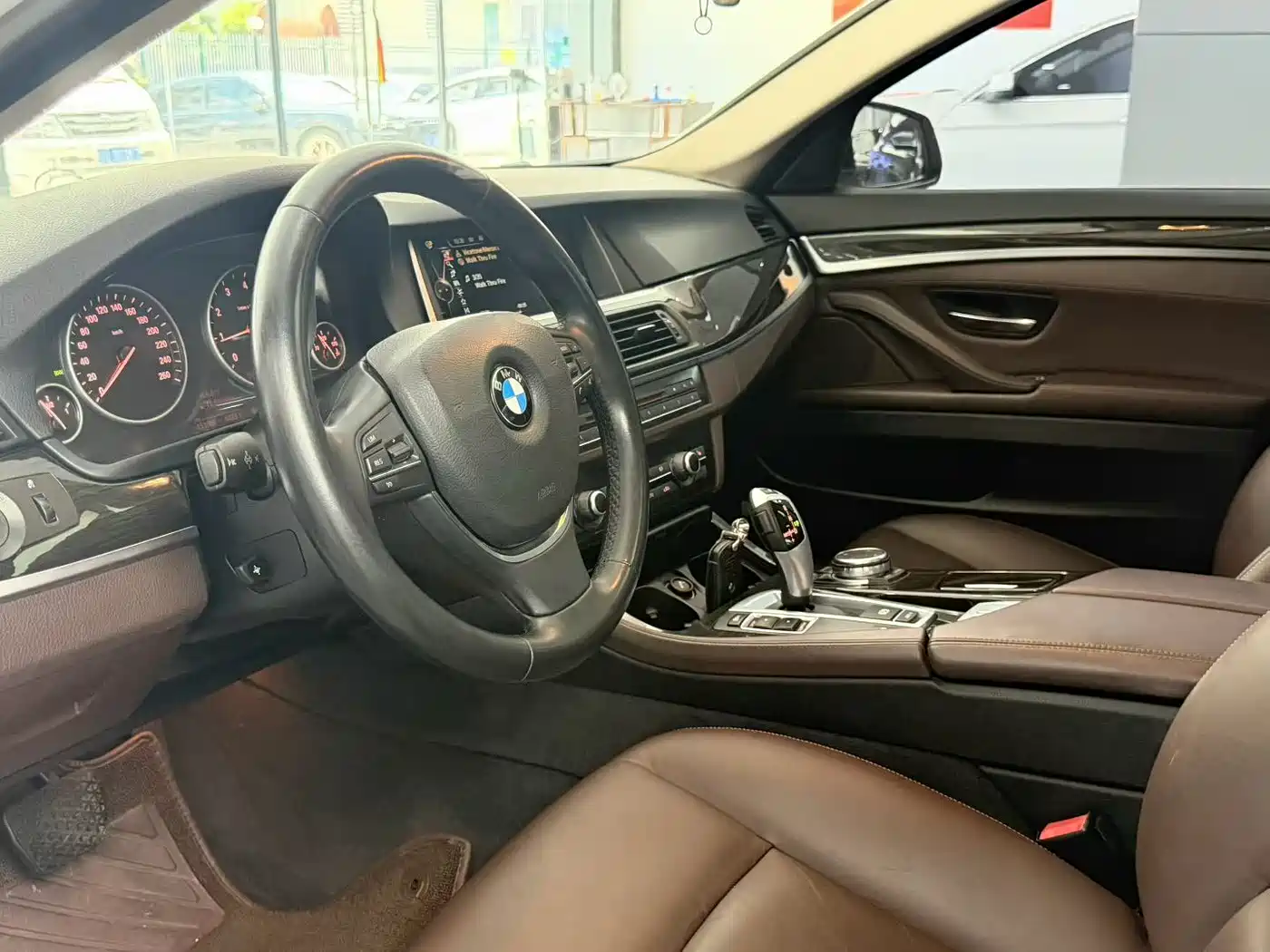 BMW 5 Series 2014 525Li Luxury Design Package фото 4
