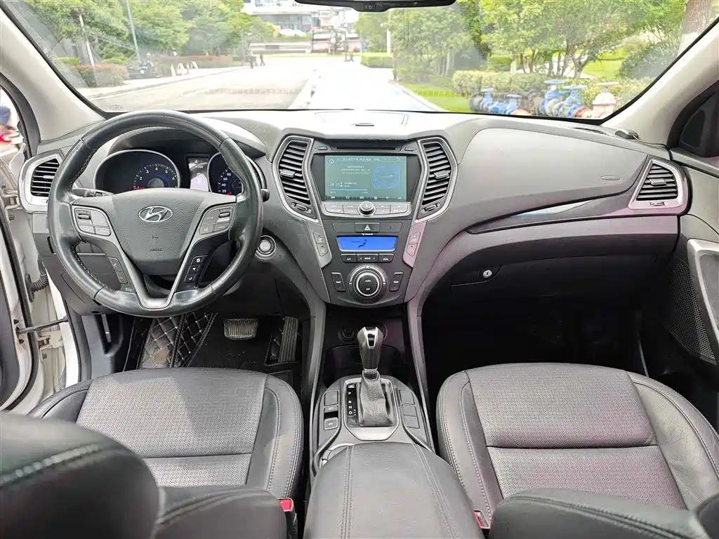 Hyundai Santa Fe 2013 Model 2.4L Automatic 2WD Smart фото 7