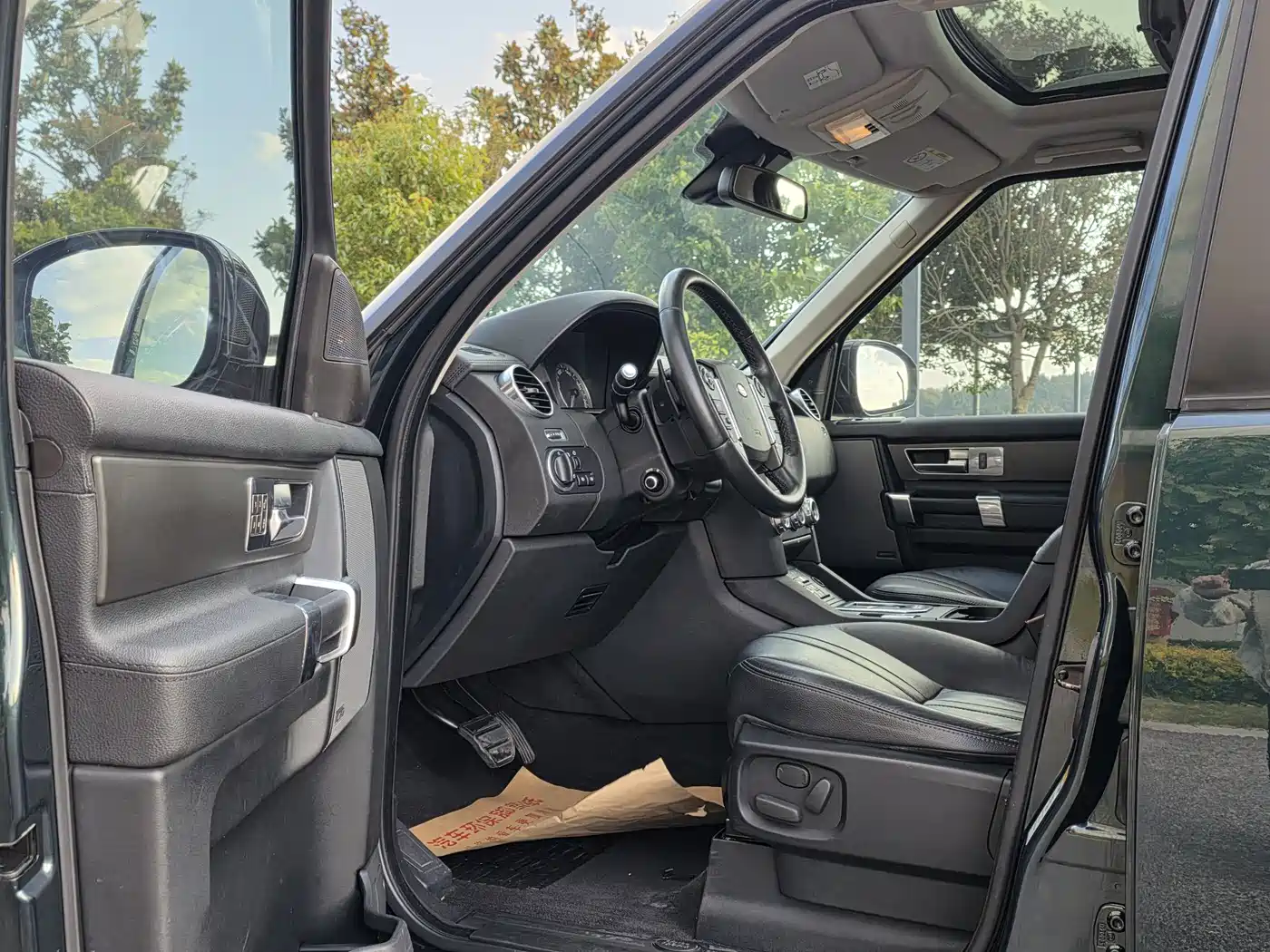 Land Rover Discovery 2015 3.0 SC V6 HSE фото 16