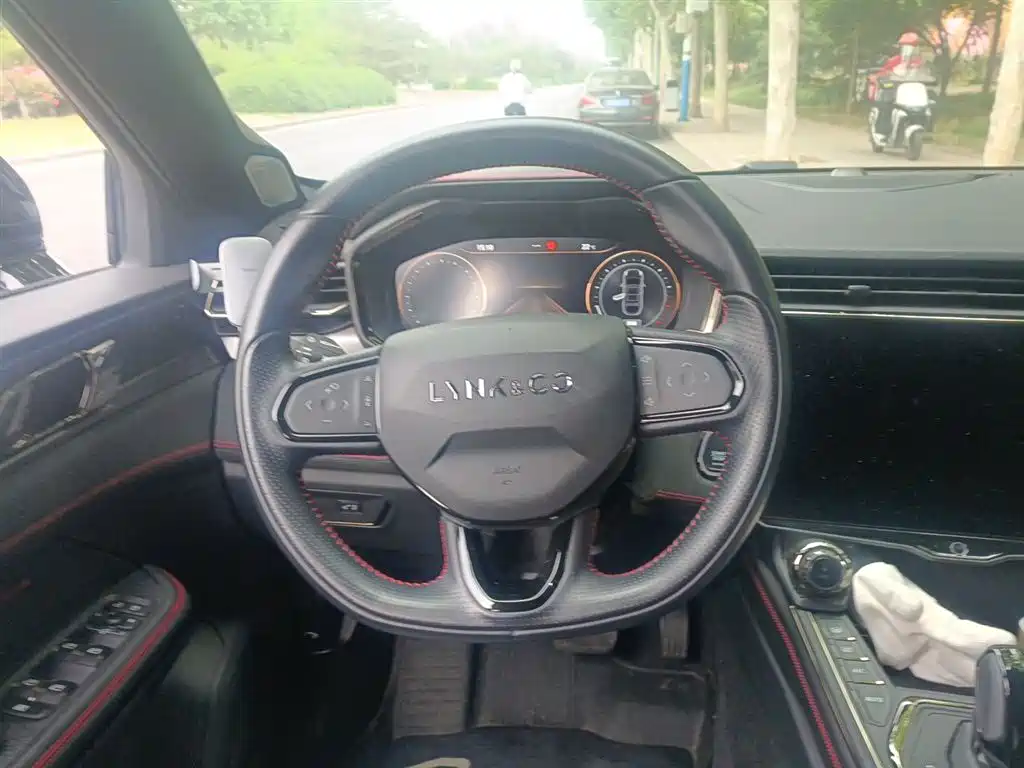 Lynk & Co 05 2020 2.0TD 4WD Halo Edition фото 6