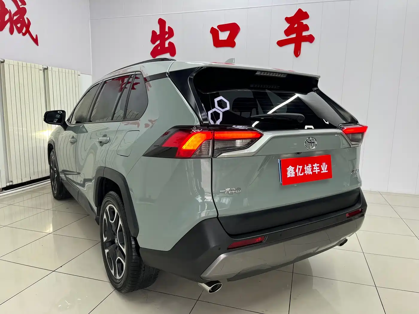 Фото 6 - Toyota RAV4