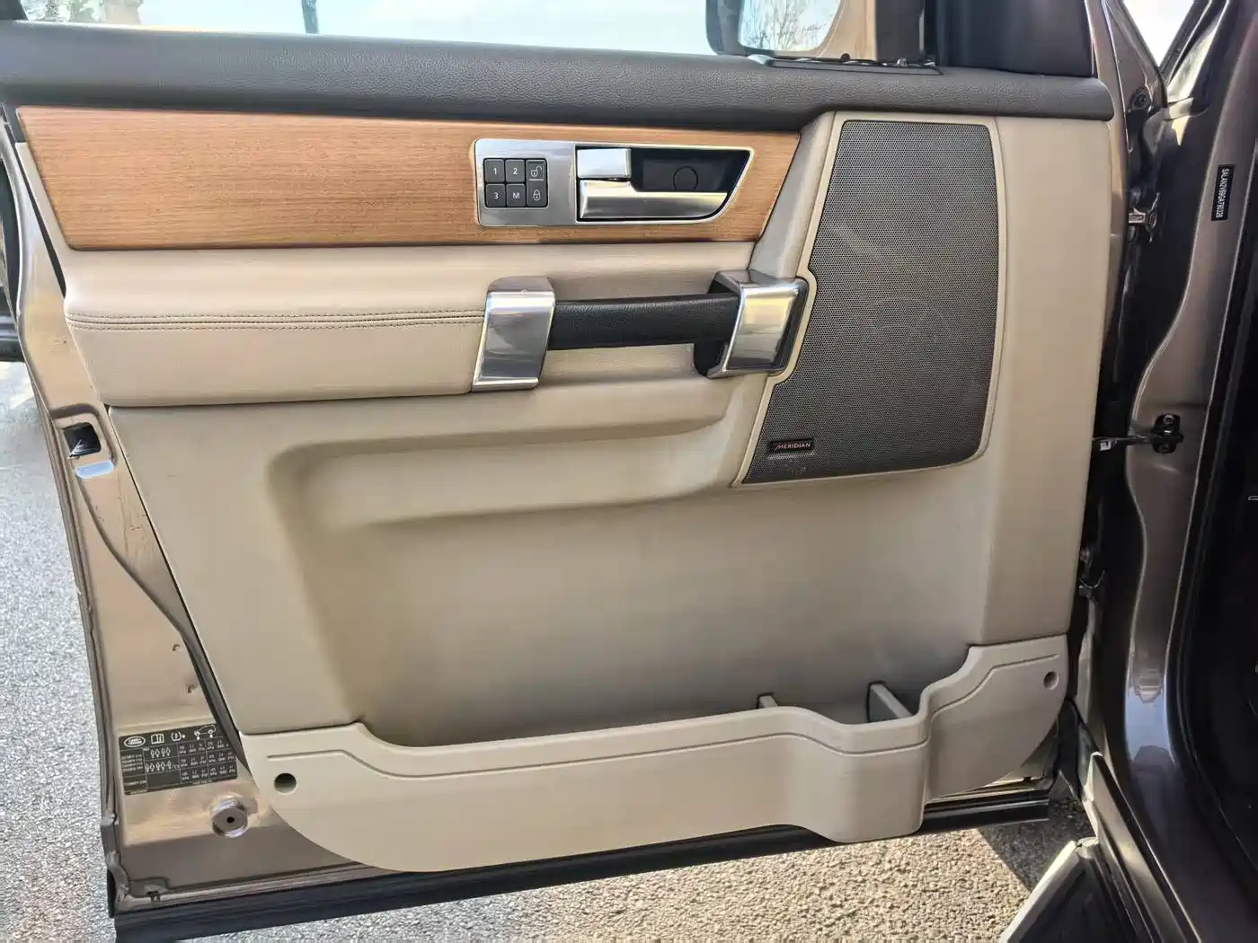 Land Rover Discovery 2016 3.0 SC Gloss Black Collector's Edition HSE фото 6