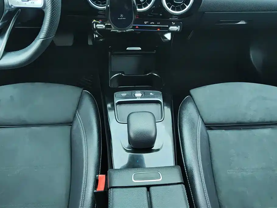 Mercedes-Benz A-Class 2019 A 180 L Sport Sedan фото 16