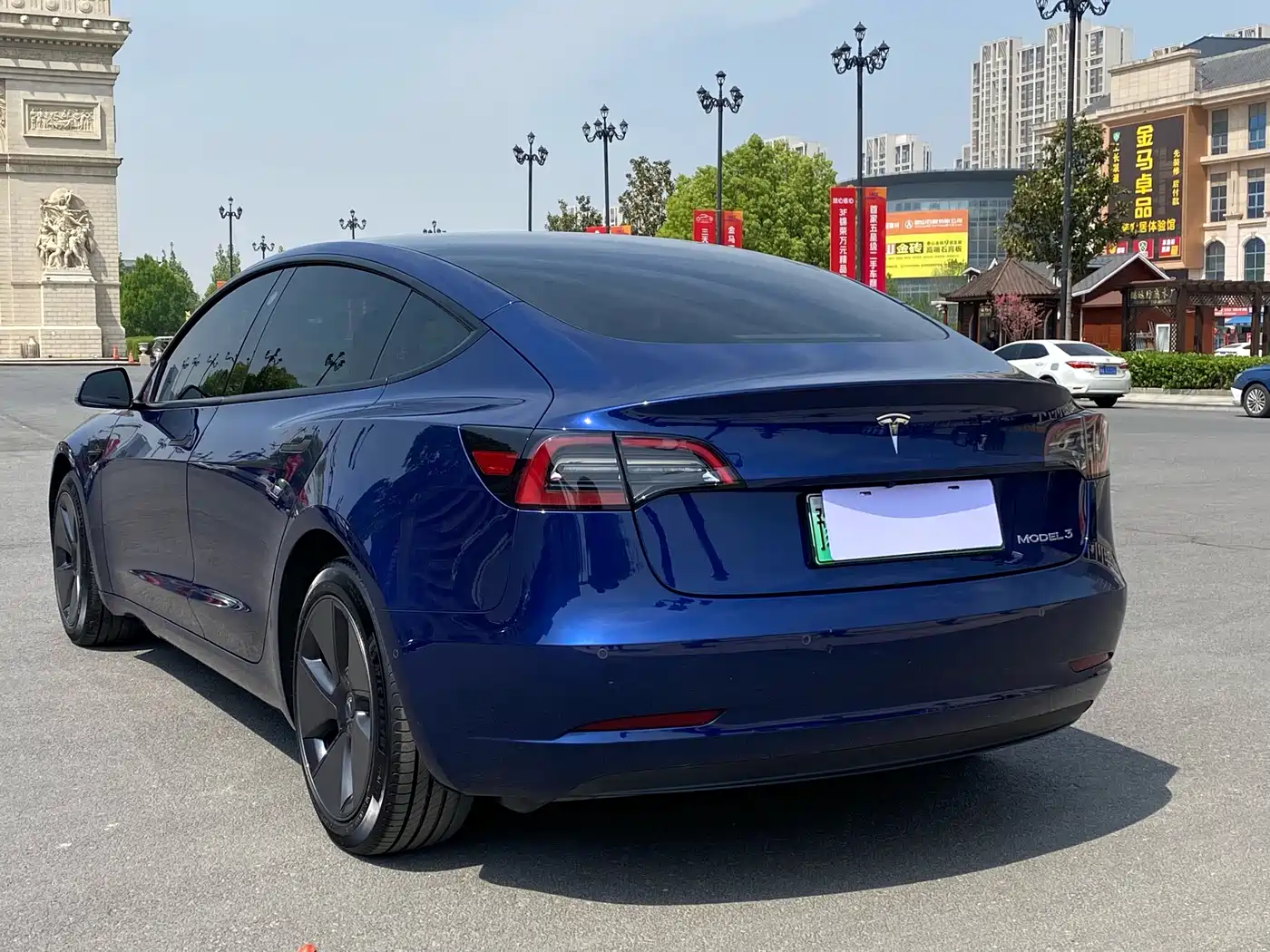 TESLA MODEL 3