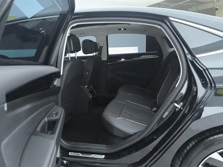 Volkswagen Passat 2024 380TSI Elite Edition фото 11