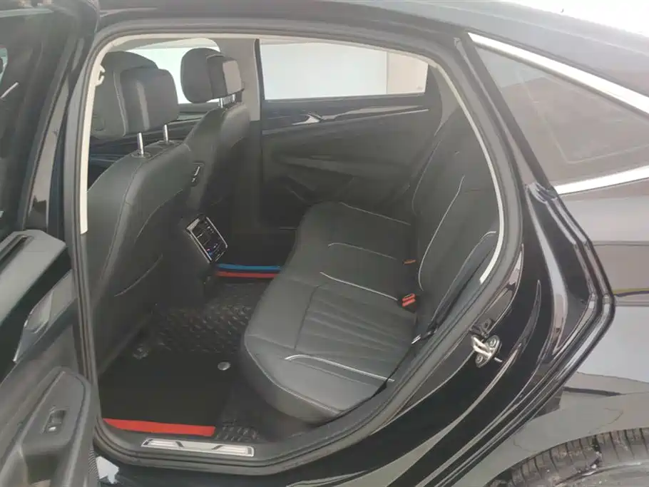 Volkswagen Passat 2024 380TSI Starlight Dragon Glory Edition фото 11
