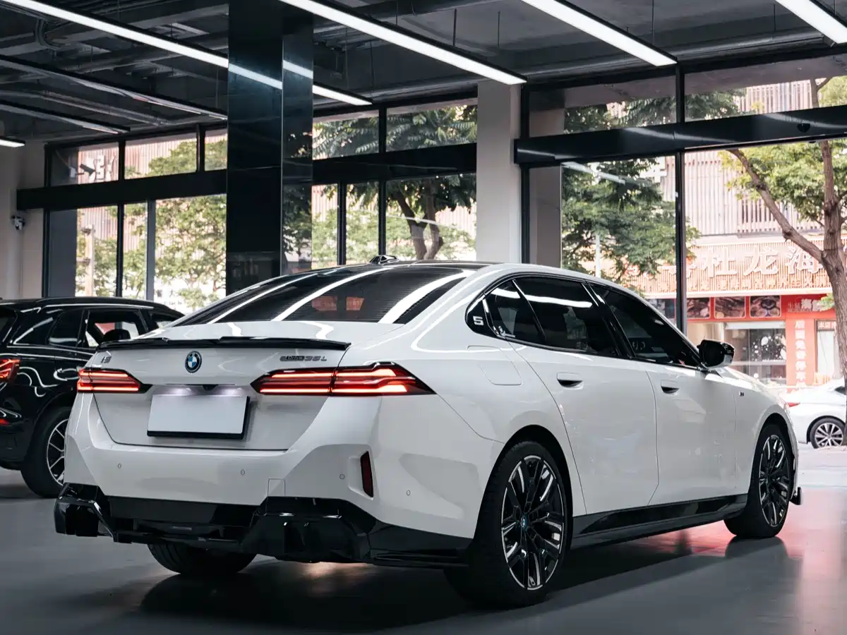 BMW i5 2024 eDrive 35L Premium Model M Sport Package фото 3