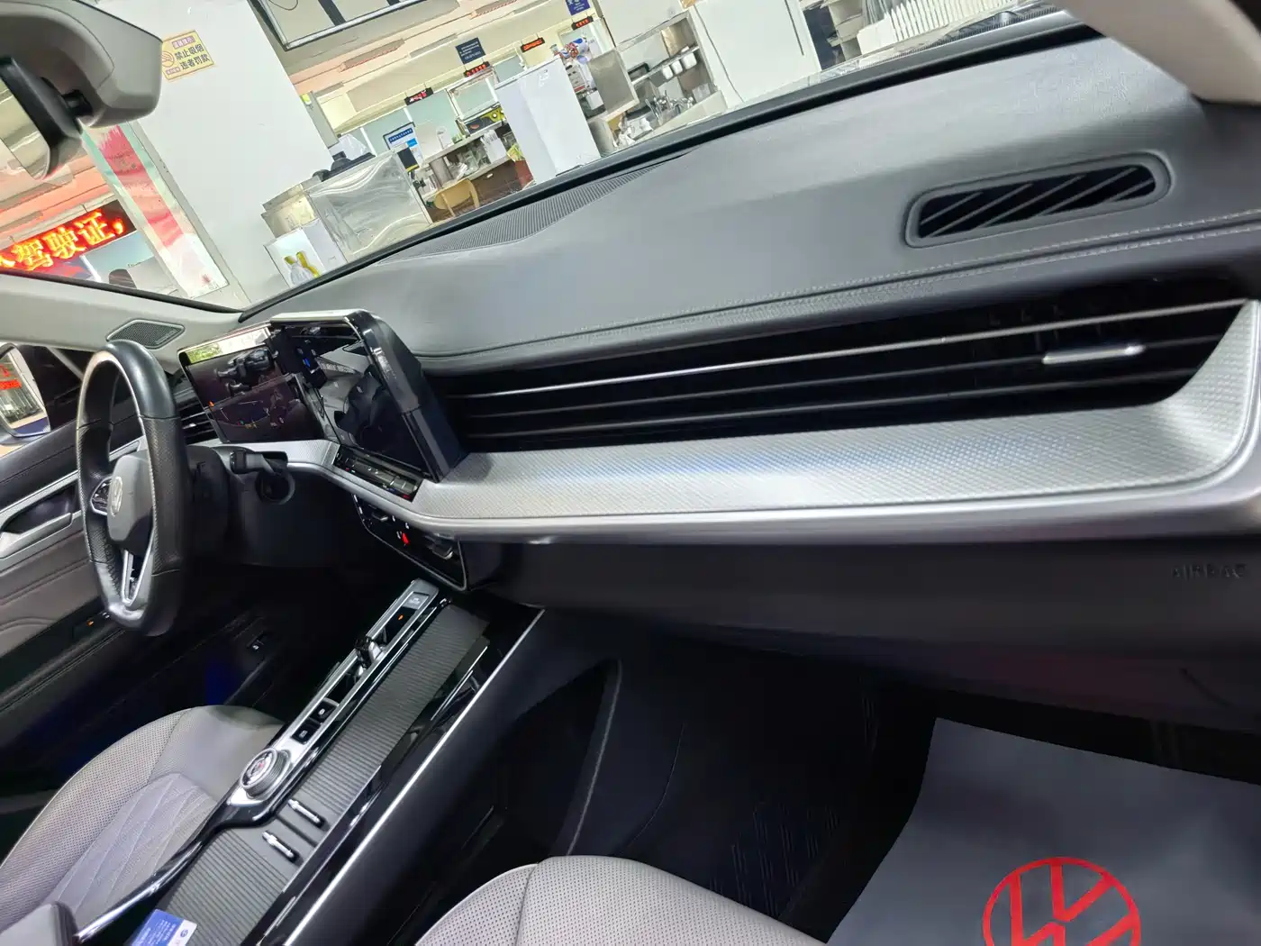 Volkswagen Talagon 2023 380TSI 4WD R-Line Launch Edition фото 25
