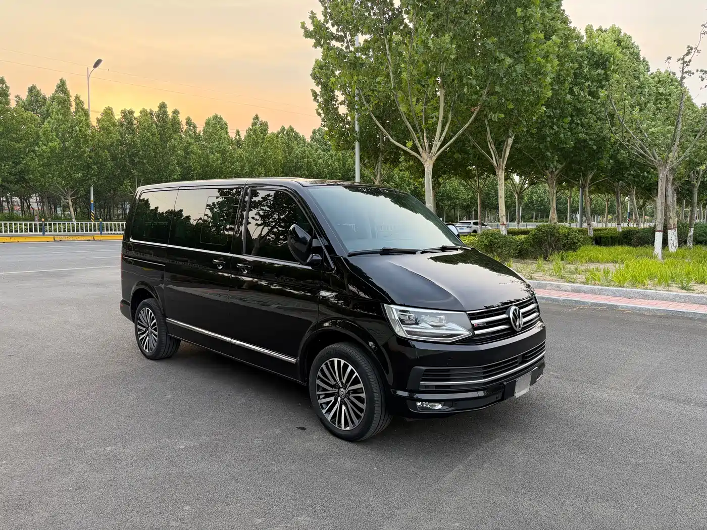 Volkswagen Multivan 2020 2019 2.0TSI 4WD Premium 7-seater