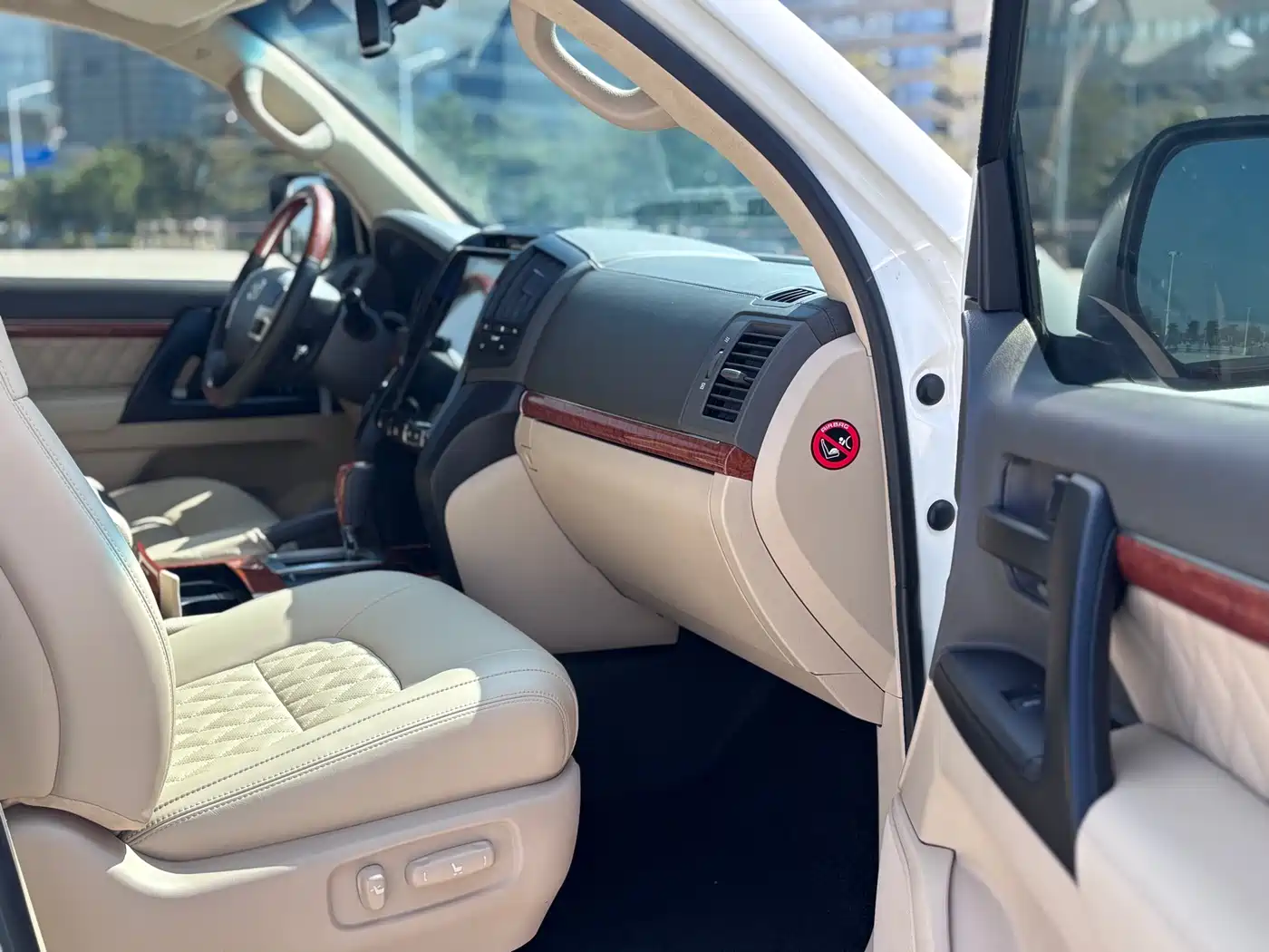 Toyota Land Cruiser (Import) 2015 4.0L V6 Middle East Limited Edition фото 3