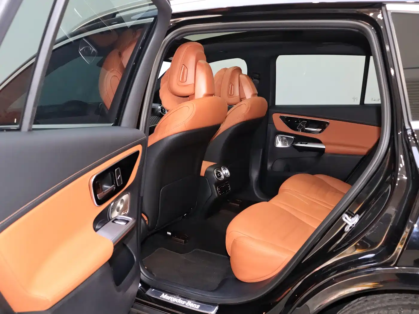 Mercedes-Benz GLC 2024 GLC 260 L 4MATIC Luxury 5-seater фото 16