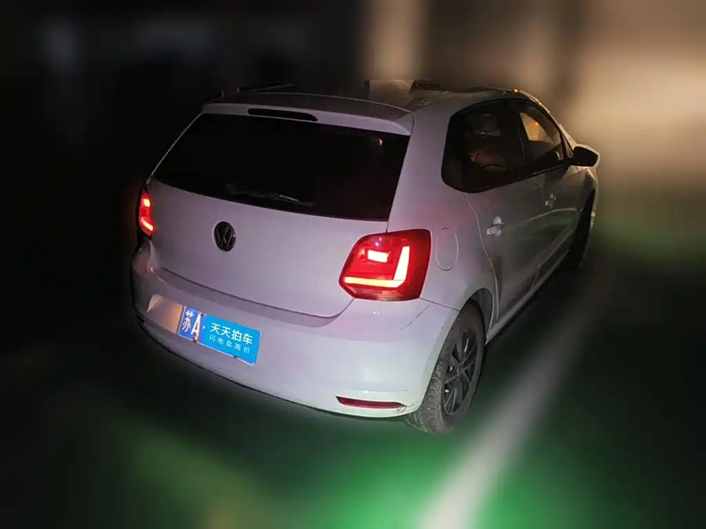 Photo 2 - Volkswagen Polo