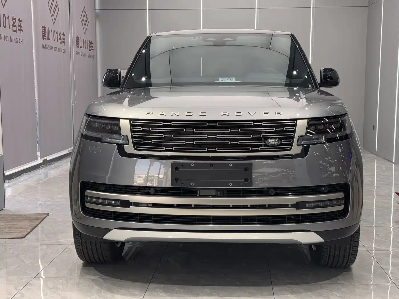 Land Rover Range Rover 2023 3.0 L6 360PS Golden Age Edition фото 2