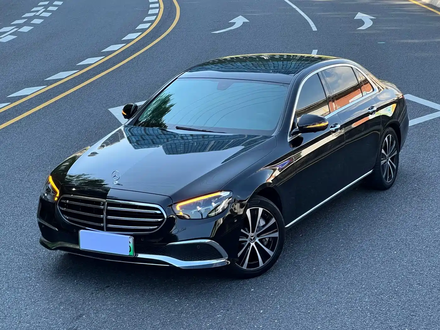 Mercedes-Benz E-Class New Energy 2022 E 350 e L Plug-in Hybrid Sedan