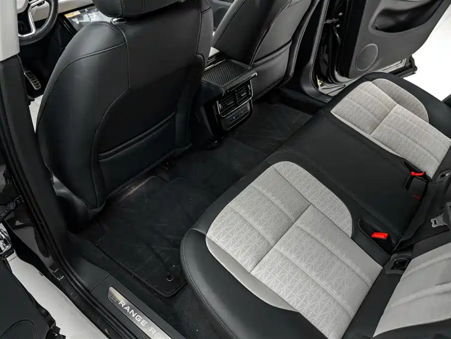 Land Rover Range Rover Evoque 2021 Range Rover Evoque L 249PS R-Dynamic First Edition Launch Edition фото 27