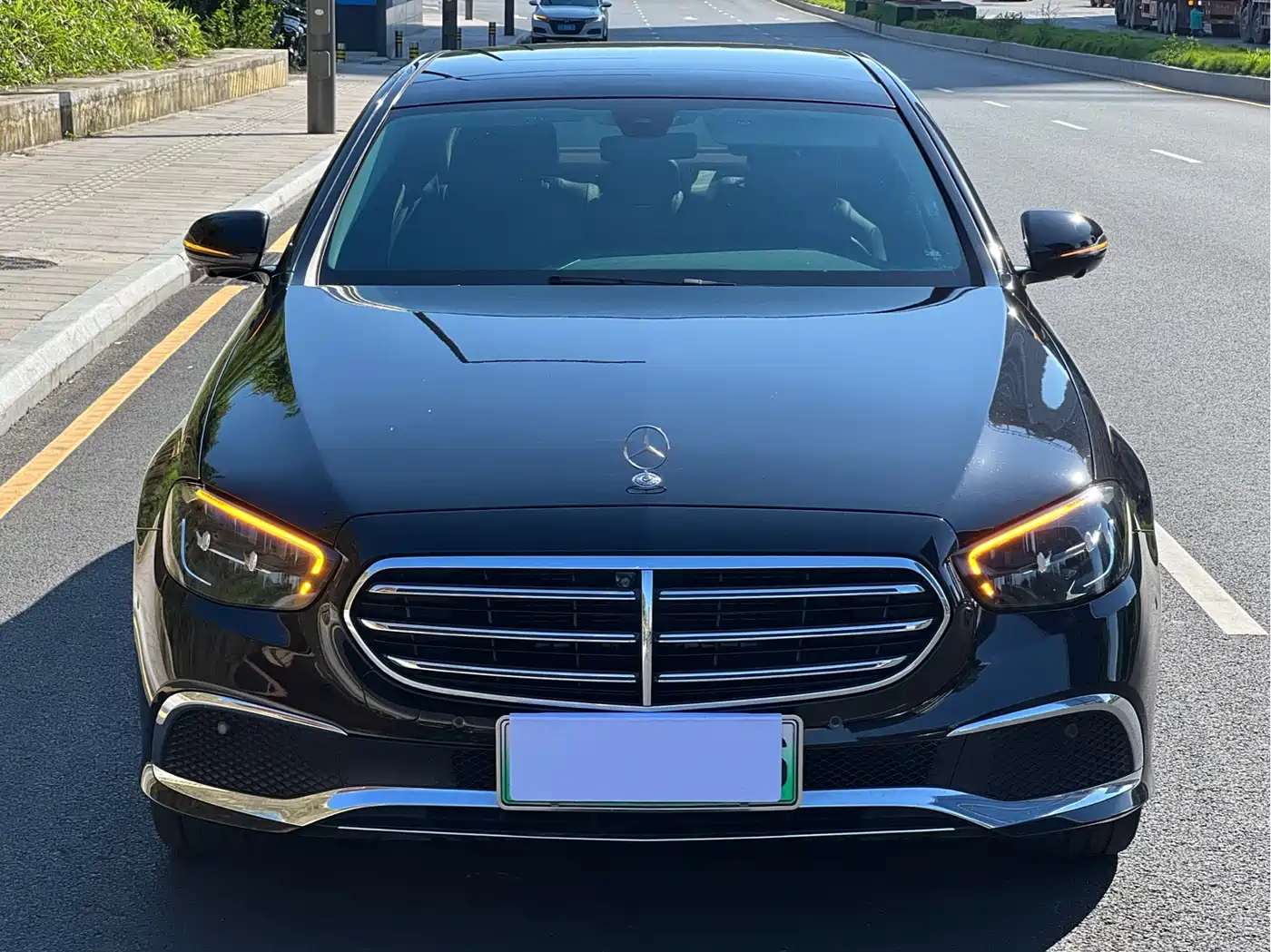 Mercedes-Benz E-Class New Energy 2022 E 350 e L Plug-in Hybrid Sedan фото 16