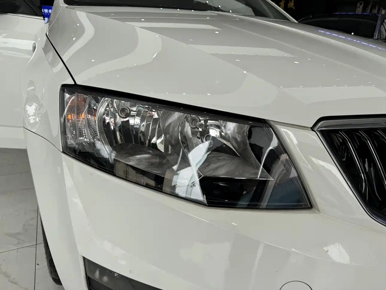 Škoda Octavia 2017 1.6L Automatic Pioneer Edition фото 15