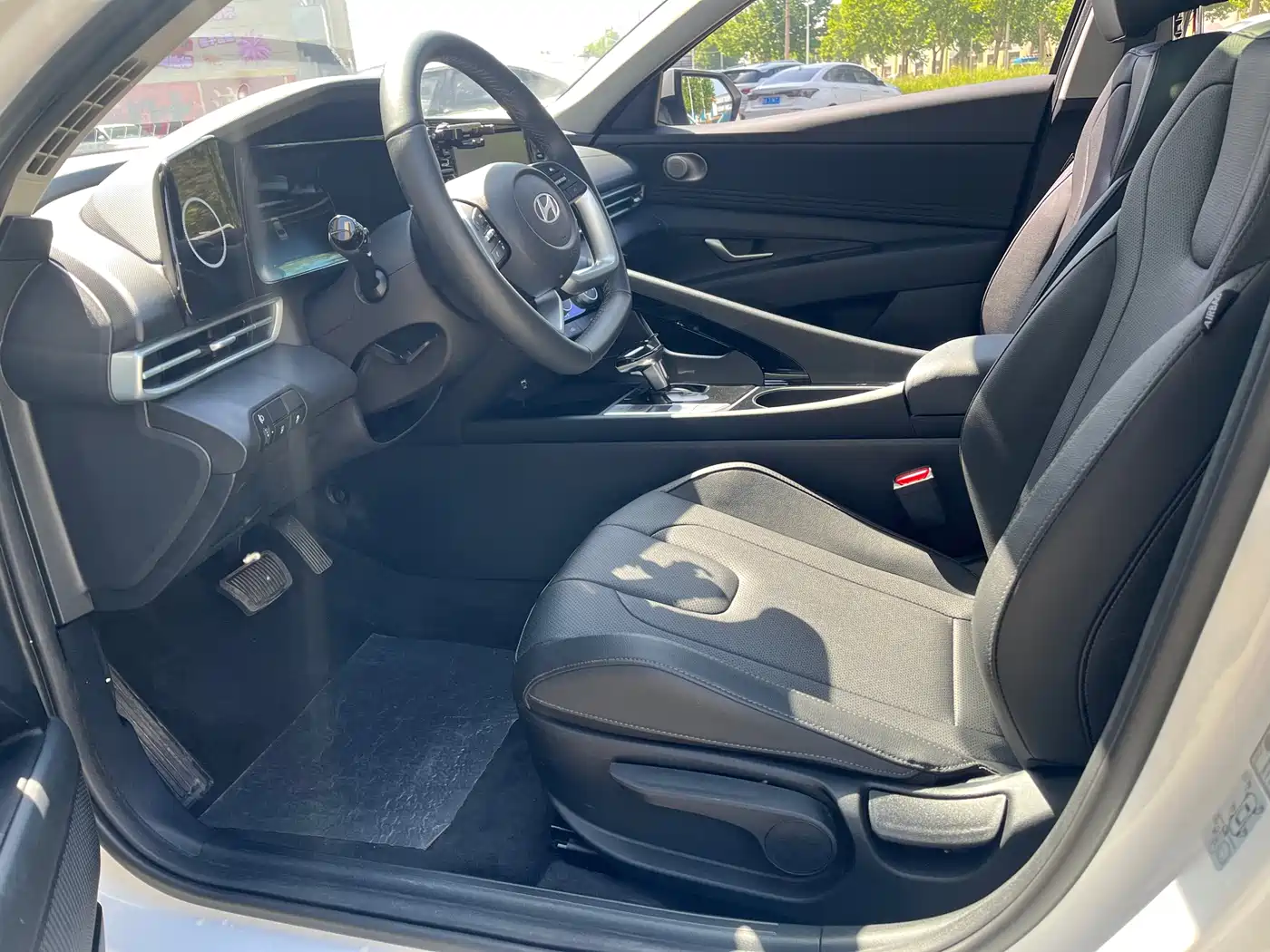 Hyundai Elantra 2023 1.5L CVT GLX Elite Edition фото 12