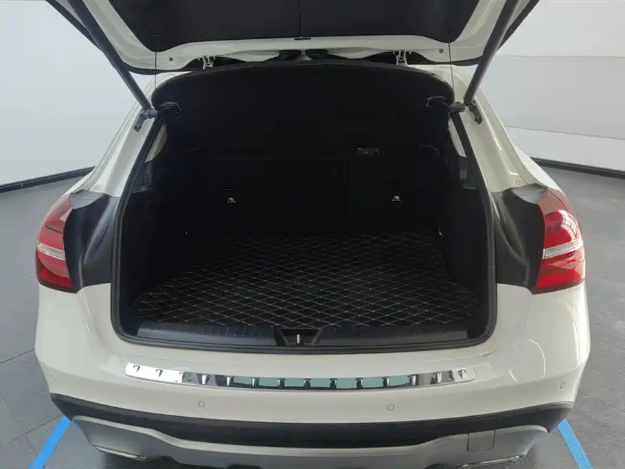 Mercedes-Benz GLA 2018 GLA 200 Dynamic фото 4
