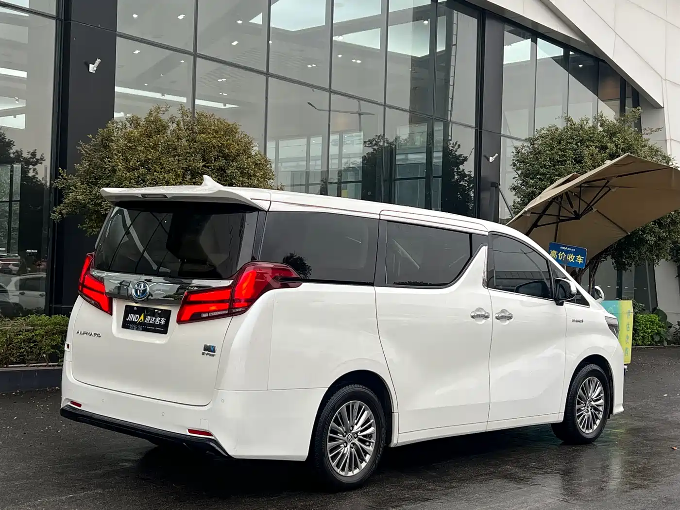 Toyota Alphard 2019 Hybrid 2.5L Luxury фото 9