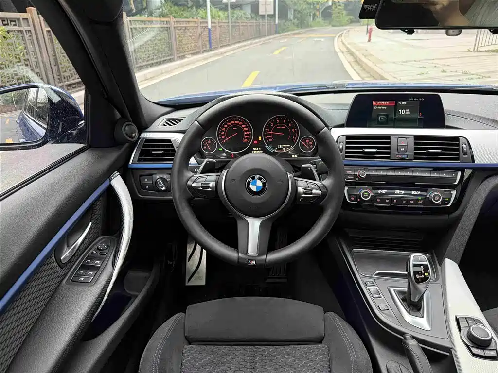 BMW 3 Series 2018 320i M Sport Package фото 9