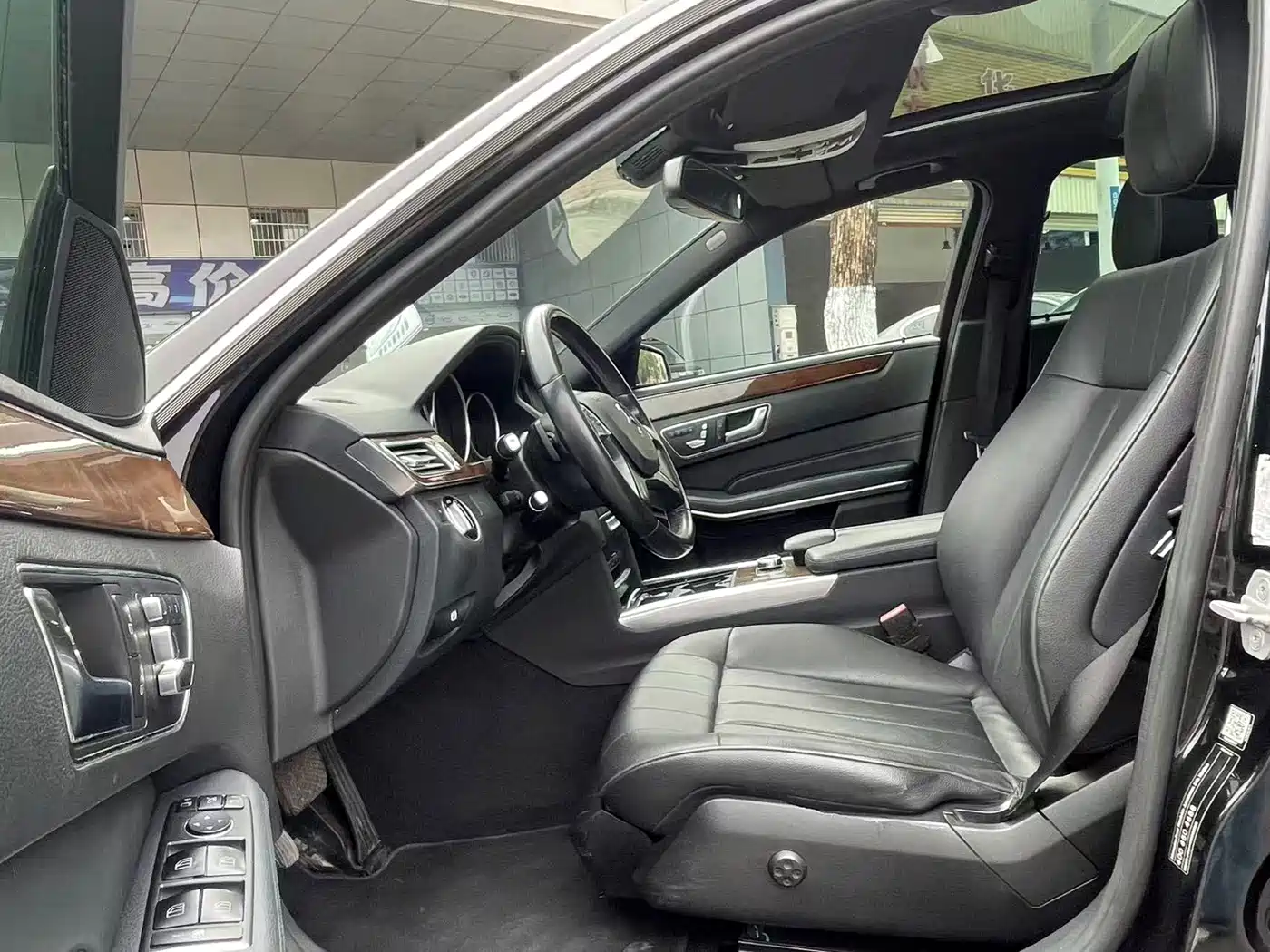 Mercedes-Benz E-Class 2015 Facelift E 260 L фото 4
