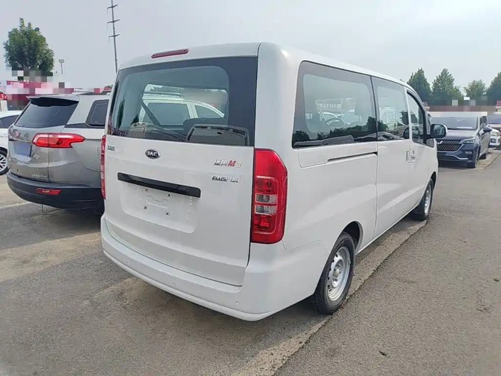 JAC Refine M3 2024 2023 PLUS 1.8L Comfort 7/8-seater