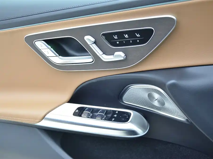 Mercedes-Benz E-Class 2026 E 300 L Luxury фото 12