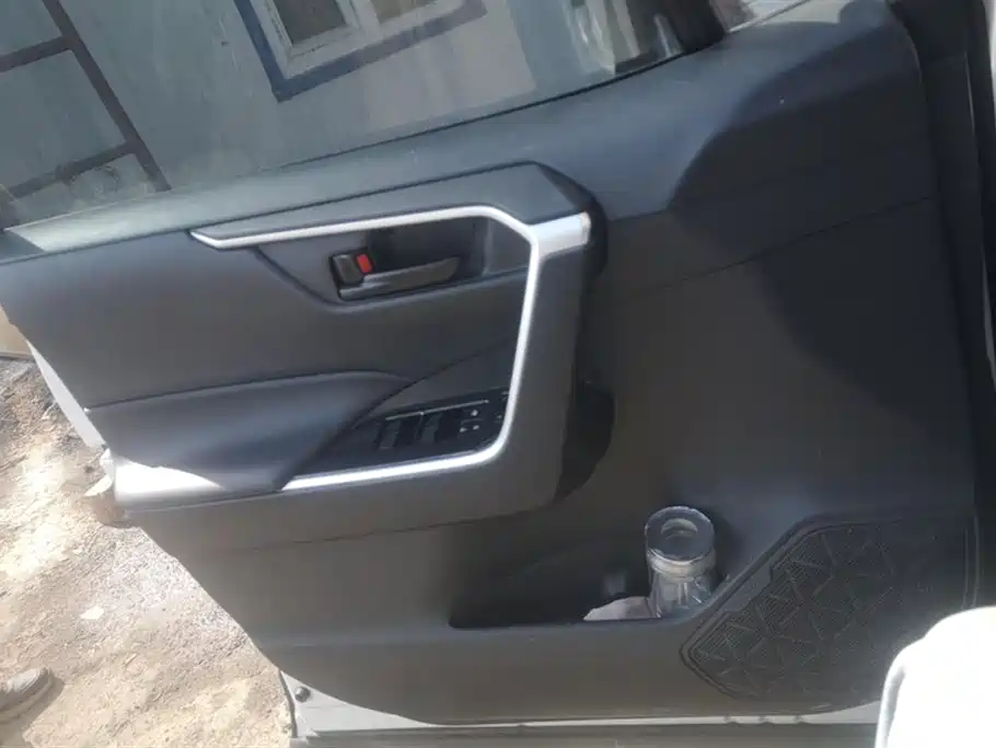 Toyota RAV4 Rongfang 2024 2.0L CVT FWD Urban Edition фото 7