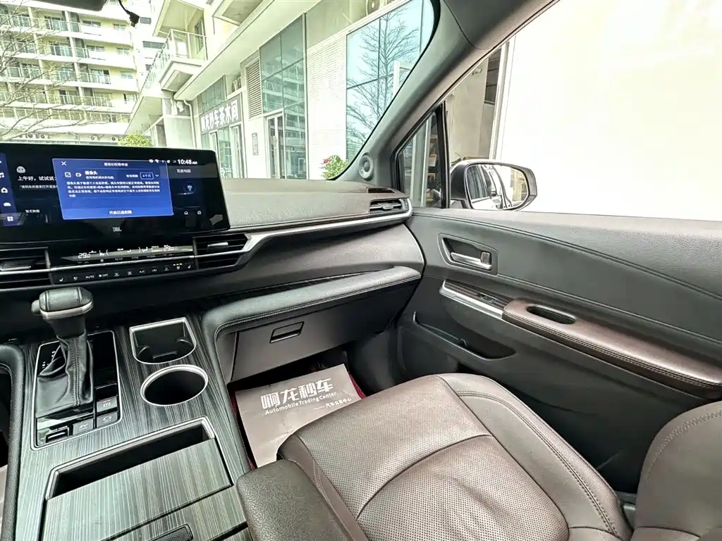Toyota Sienna 2021 2.5L Hybrid Platinum Edition фото 18