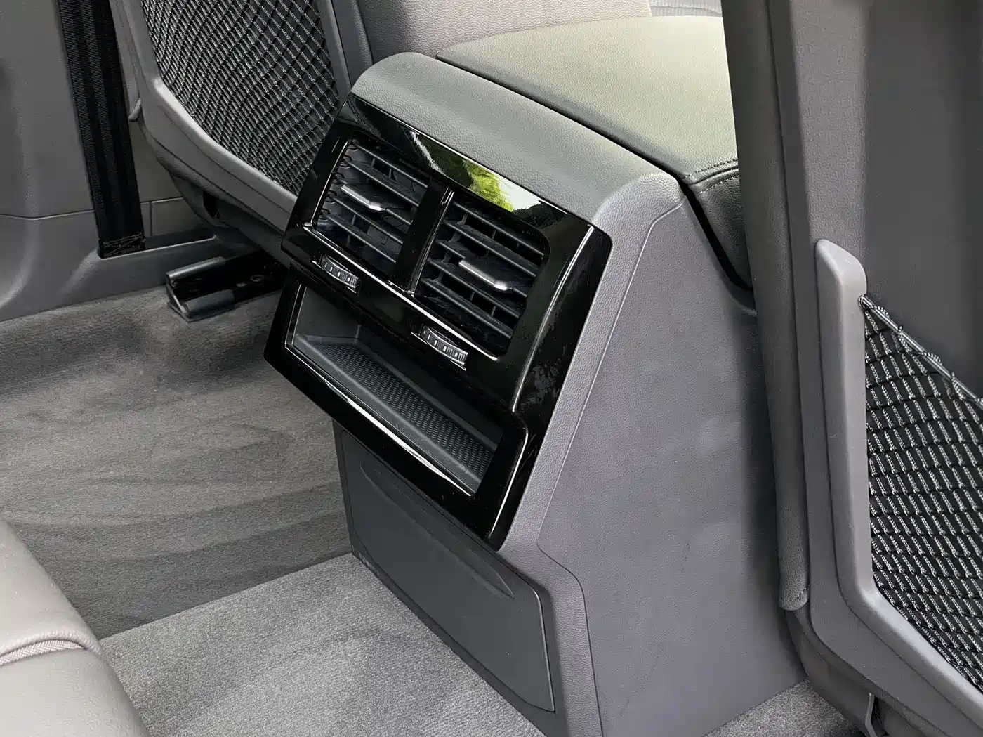 Volkswagen Touareg 2022 3.0TSI Rui Xiang Edition Gloss Black Sport Package фото 17
