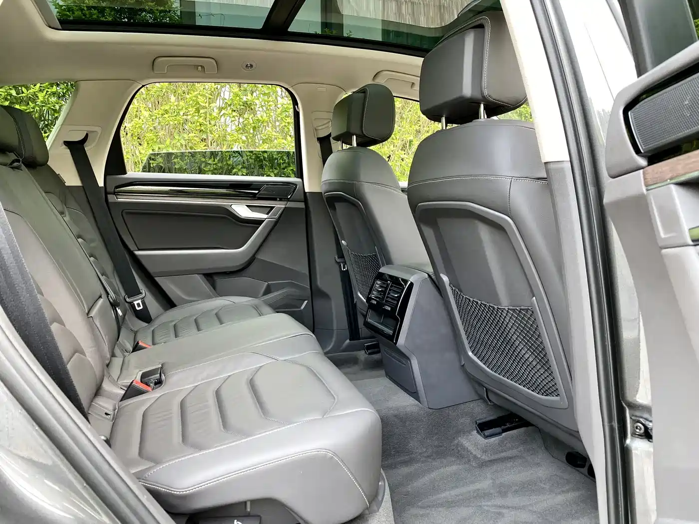Volkswagen Touareg 2022 3.0TSI Rui Xiang Edition Gloss Black Sport Package фото 16