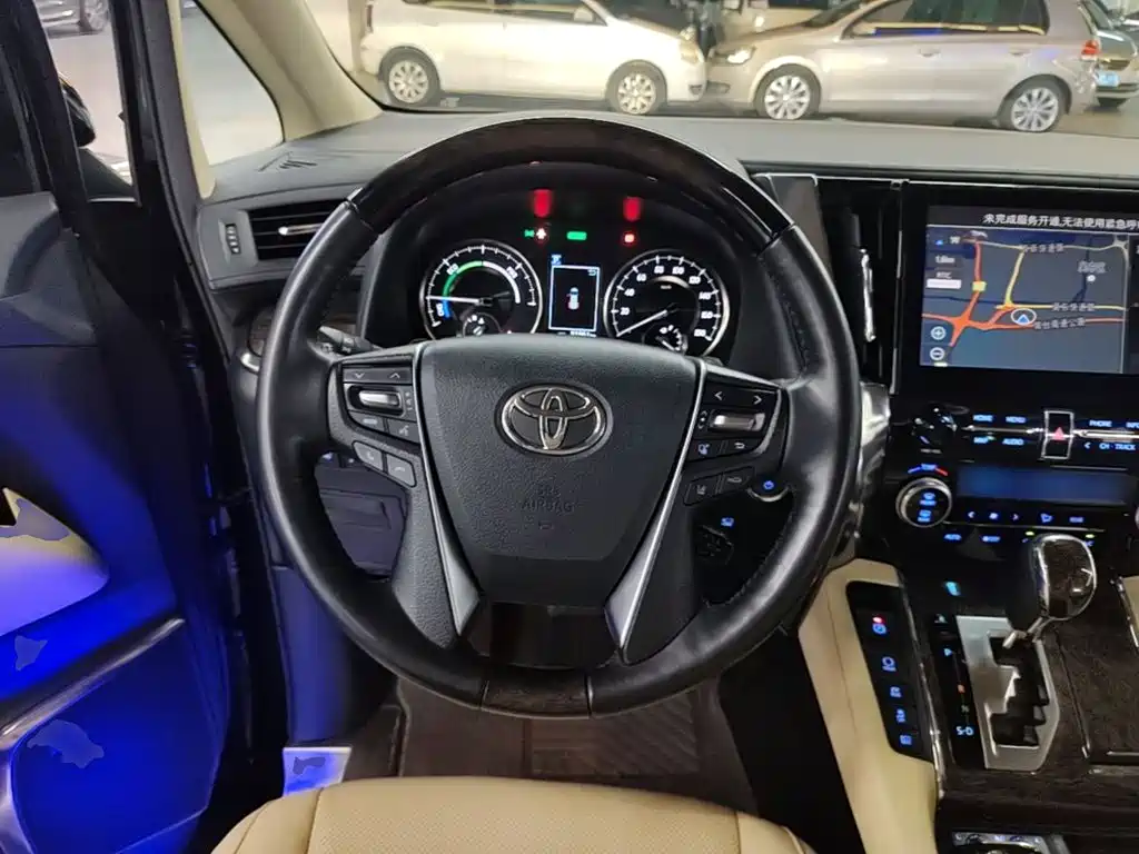 Фото 11 - Toyota Vellfire