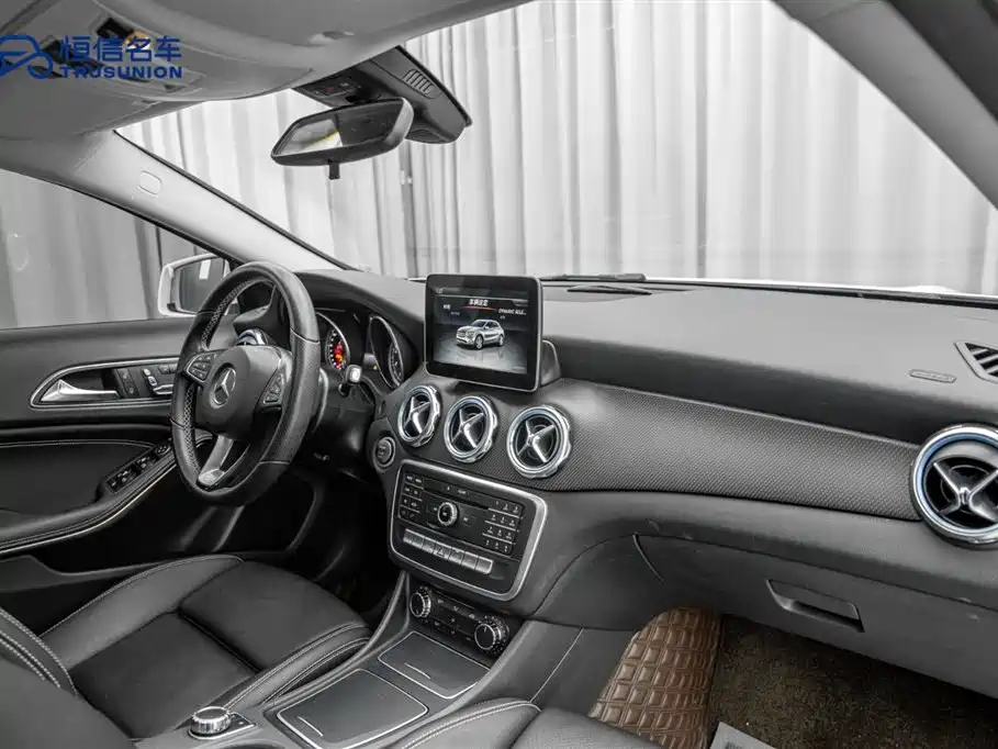 Mercedes-Benz GLA 2018 GLA 200 Dynamic фото 14