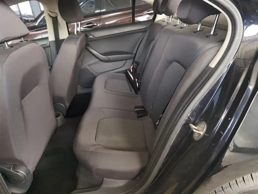 Volkswagen Santana 2016 1.6L Manual Trend Edition фото 13