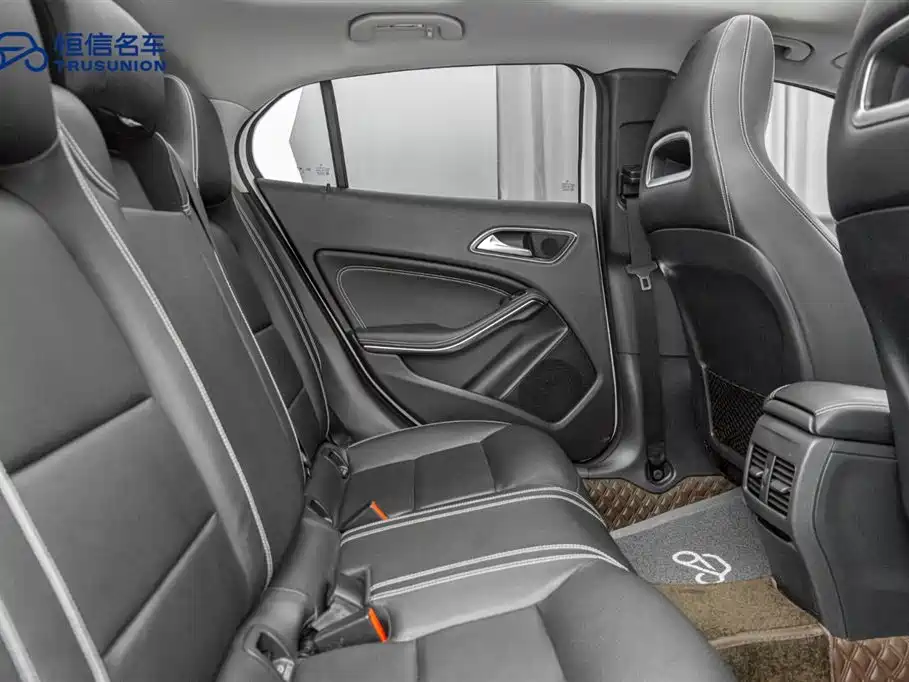 Mercedes-Benz GLA 2018 GLA 200 Dynamic фото 16